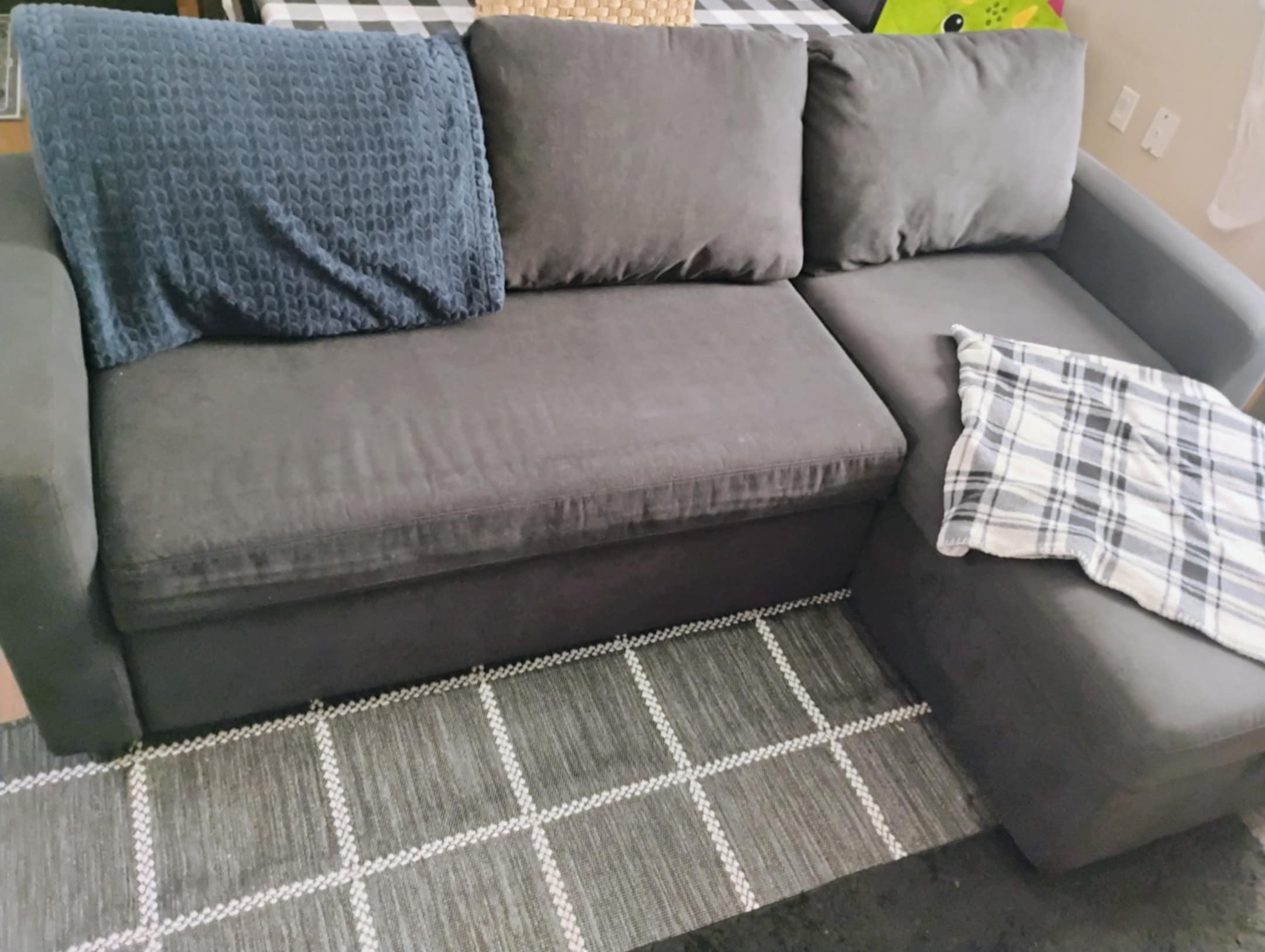 Schnittsofa – festes, weiches schwarzes Sofa mit Stauraum, ausziehbares Schlafsofa